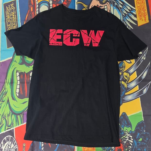 ECW 반팔티 L