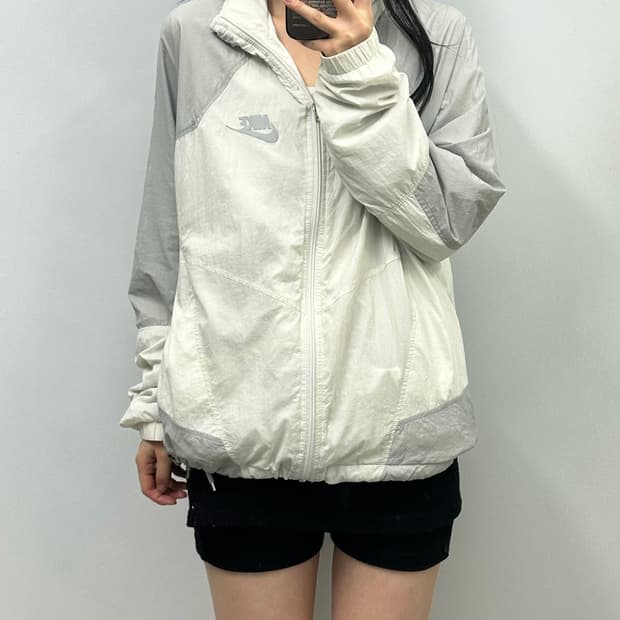나이키 퓨추라 화이트 배색 바람막이 
