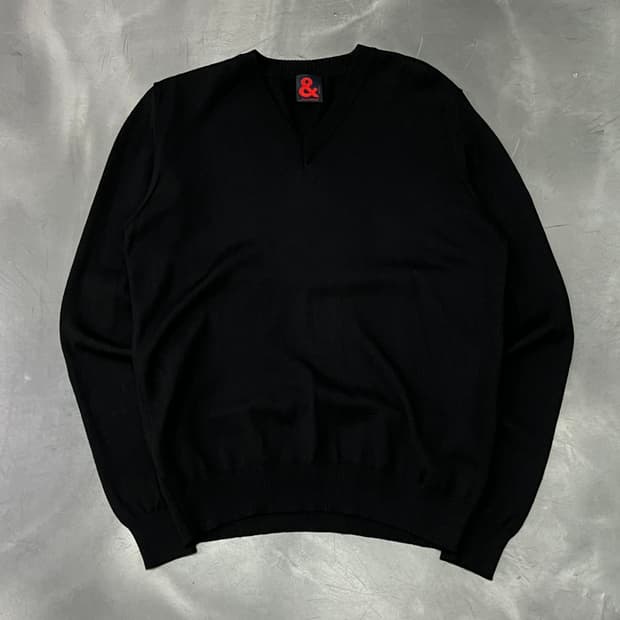  돌체앤가바나 브이넥 니트 y14490