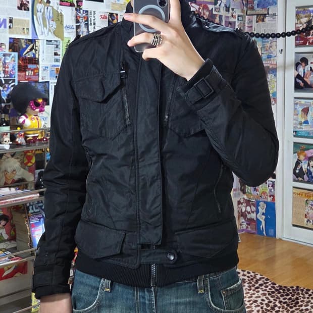 버커루 블랙 하이넥 라이더 무드 자켓