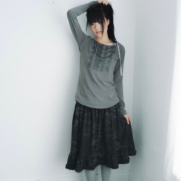 인앤양 프릴 스모크 스커트 Frill smoke skirt 차콜