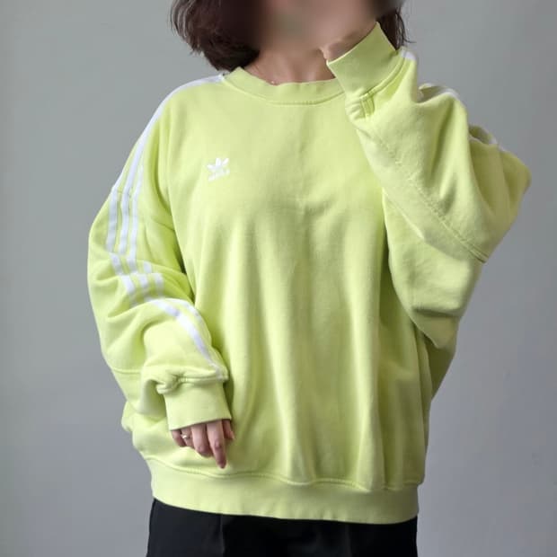 [프립]아디다스 오리지널 형광 맨투맨