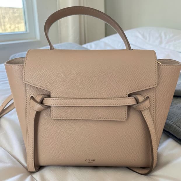 셀린느 벨트백 나노 라이트토프