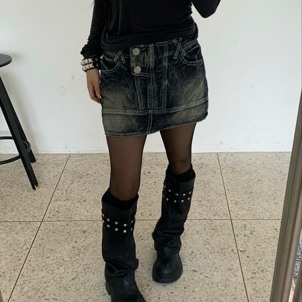 Skull botton denim skirt