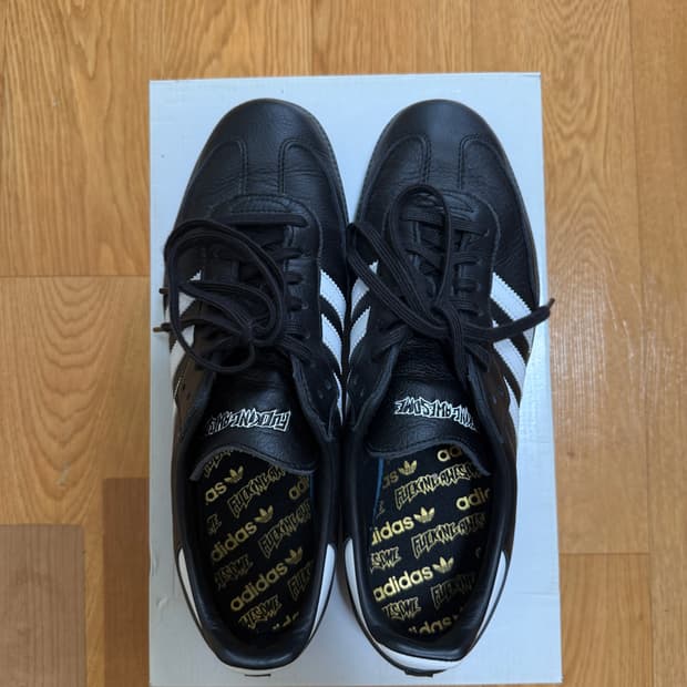아디다스 x 퍼킹 어썸 삼바 코어 블랙
