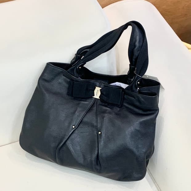 페라가모 바라 레더 토트백 (정품)