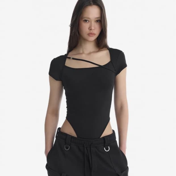 트리밍버드 바디수트Cross-Neck String Bodysuit