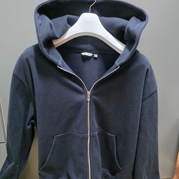 벨리에 후드집업