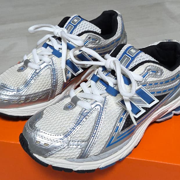 뉴발란스 1906r 메탈릭 실버 블루 