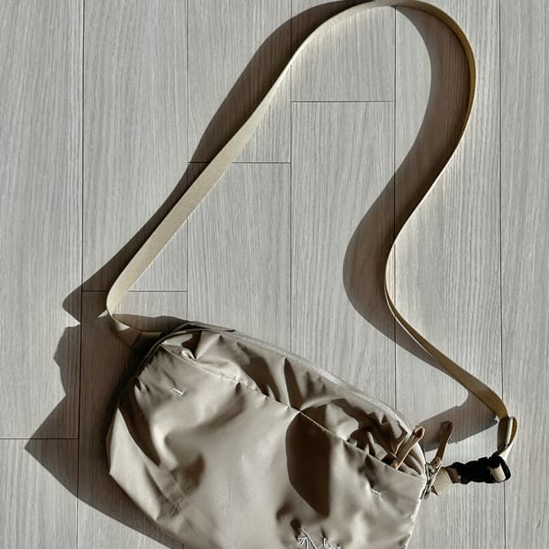 아크테릭스 헬리아드 6 크로스바디백