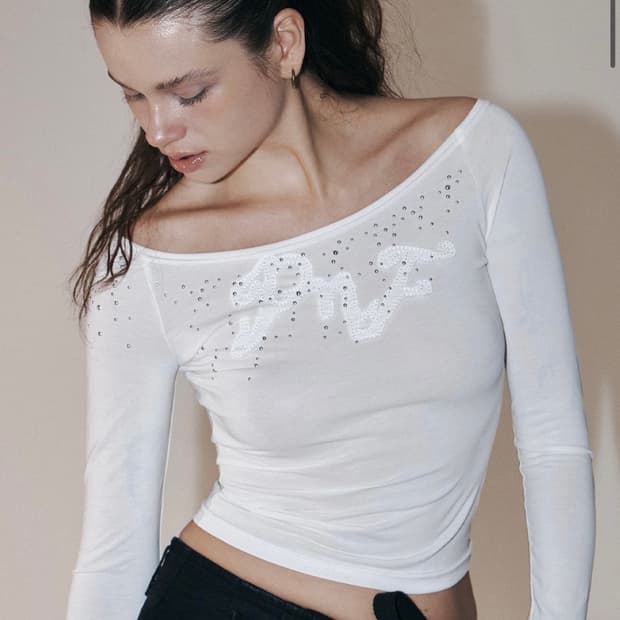 Kira 스톤 롱 슬리브 탑