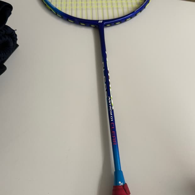 요넥스 아스트록스 클리어