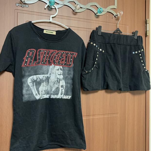 공겜여주 일본 빈티지 y2k 락 펑크 프린팅 티셔츠 벌룬 큐빅 스커트