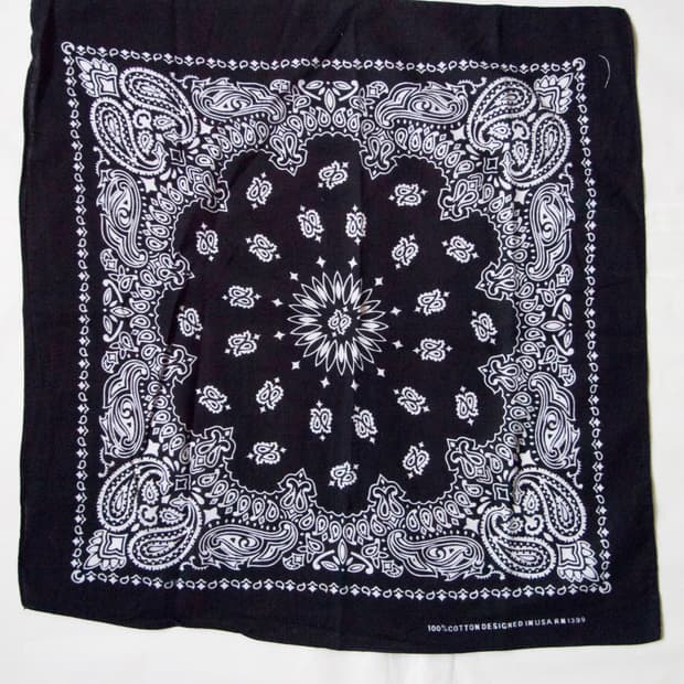 [ black paisley cotton bandana ]