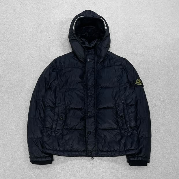 스톤아일랜드 가먼트다이드 와펜 패치 다운 패딩 블랙