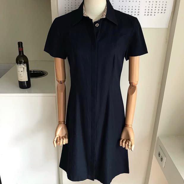 버버리 로고 미니멀 원피스