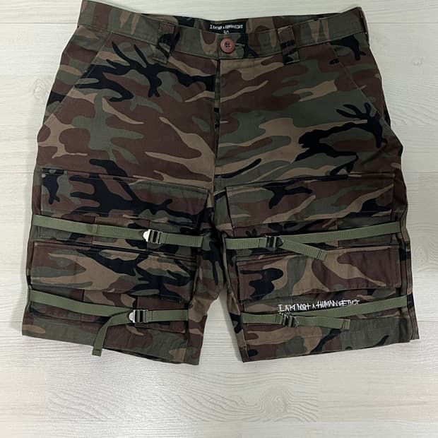 아임낫어휴먼비잉 카모 반바지 30사이즈 판매 합니다.