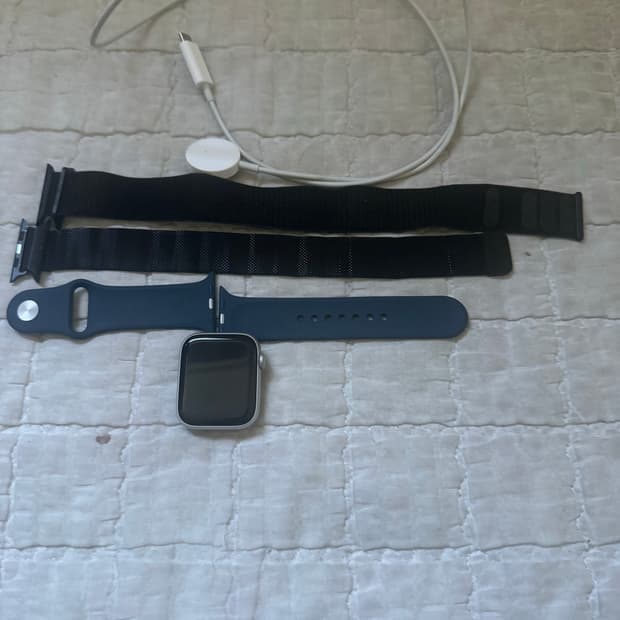 애플워치 se2실버 + 충전기 + 스트랩 3개