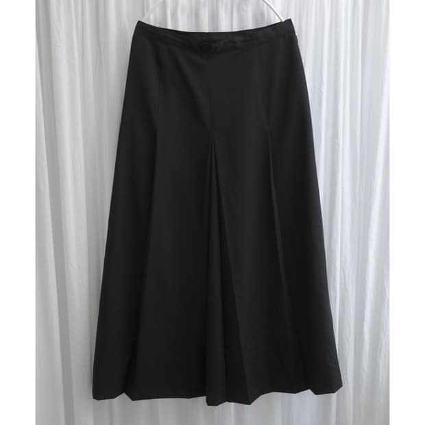 Classic pintuck skirt
