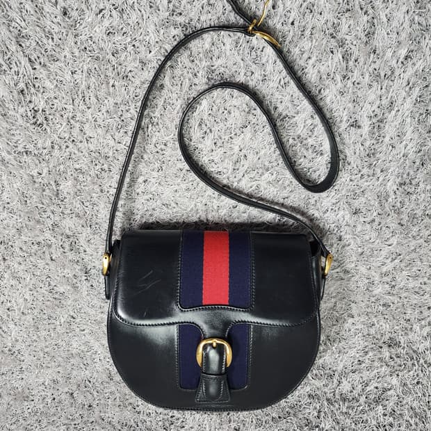 구찌 빈티지 삼선 레더 반달박스백 숄더백