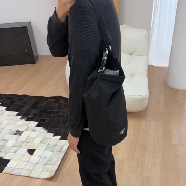 프라다 포코노 스포티 라운드 숄더백