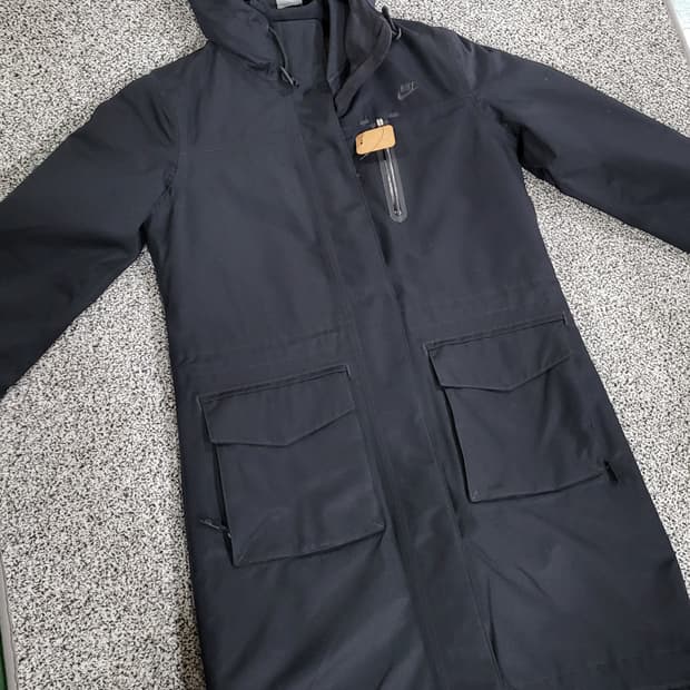 나이키의 롱 아우터