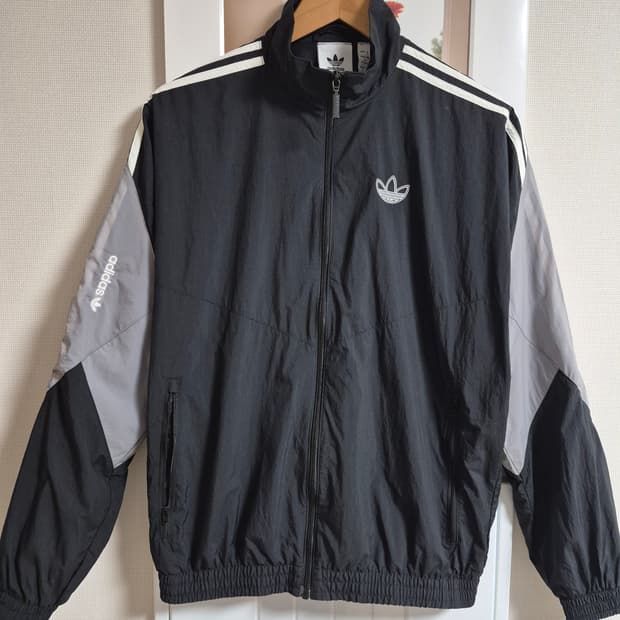 아디다스 트레포일 자수로고 바람막이 블랙 xs(90)