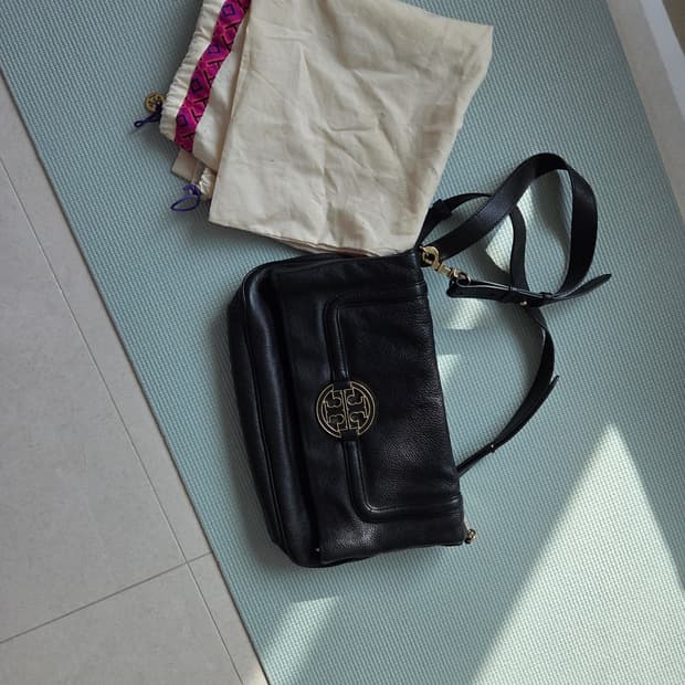 공홈구매) 토리버치 블랙 가죽 숄더백