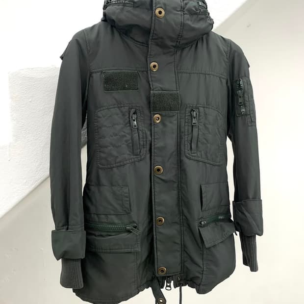 SLY 슬라이 카키 하이넥 스트랩 코트