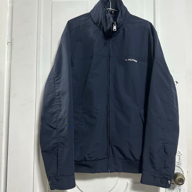 타미힐피거 로고 바람막이