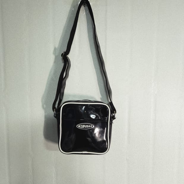 키르시 유광 블랙 크로스백 20*20