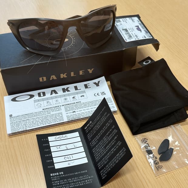 오클리 라테랄리스 매트 블랙 팝니다.