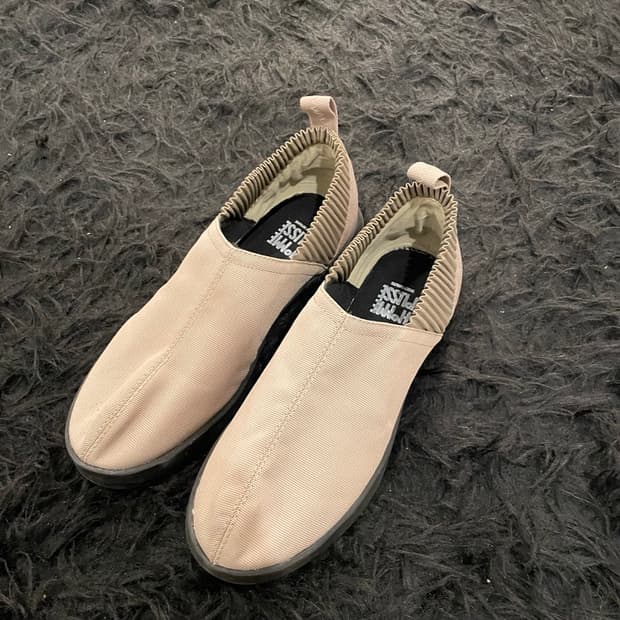 옴므플리세 이세이미야케 플리츠 스니커즈