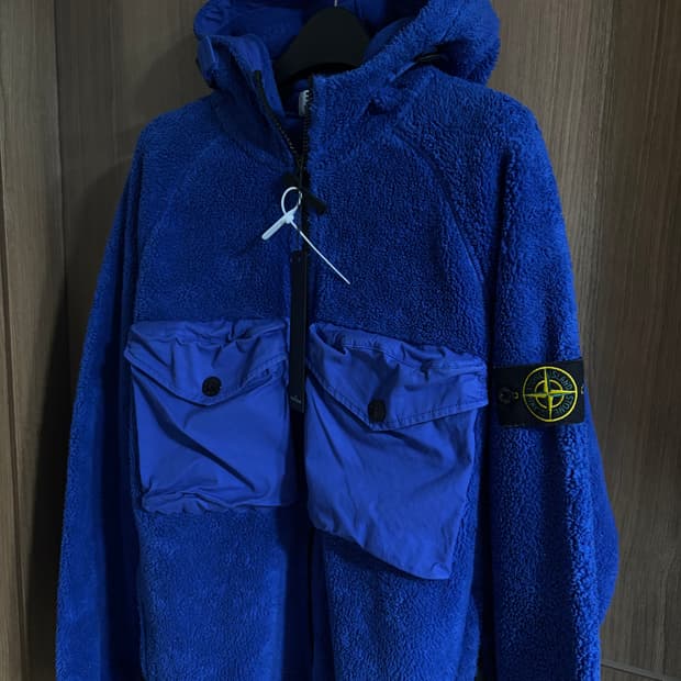 새상품(L)스톤아일랜드 와펜 패치 투포켓 플리스 후드 자켓 블루