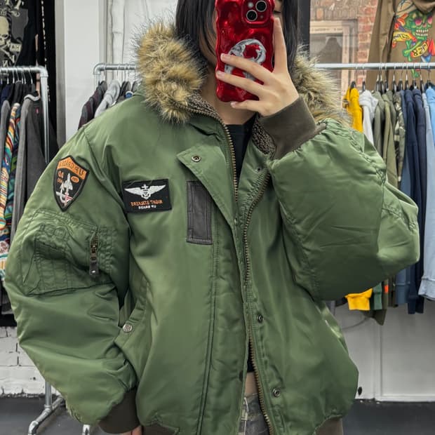 Up-Grade 퍼 후드 봄버 자켓