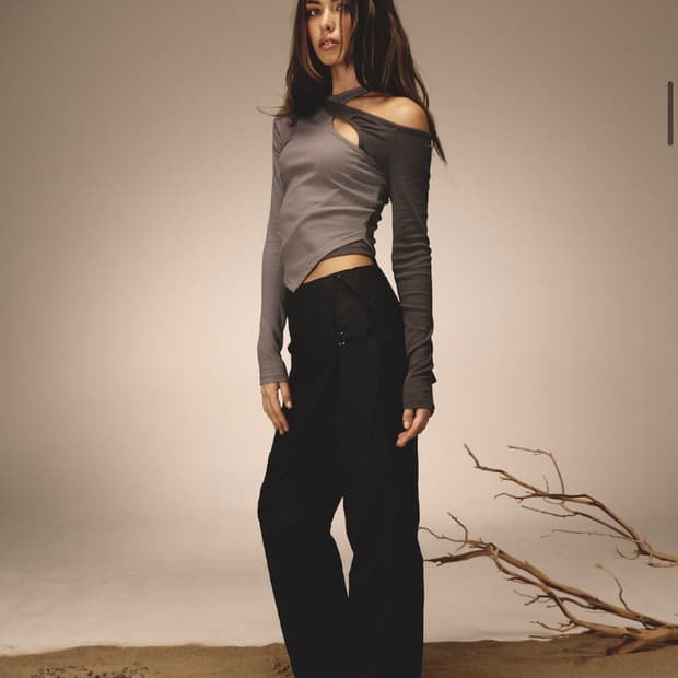 글로니 밀러 컷 아웃 롱 슬리브 그레이