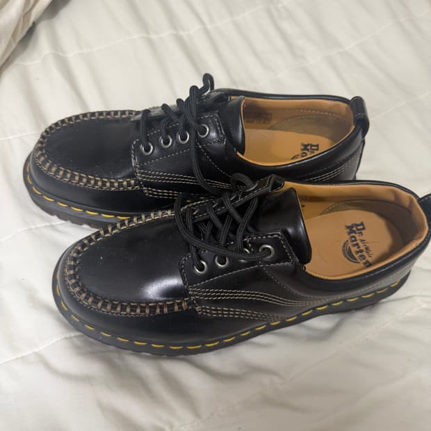 닥터마틴 로웰 레더 목 토 슈즈 블랙 아날린