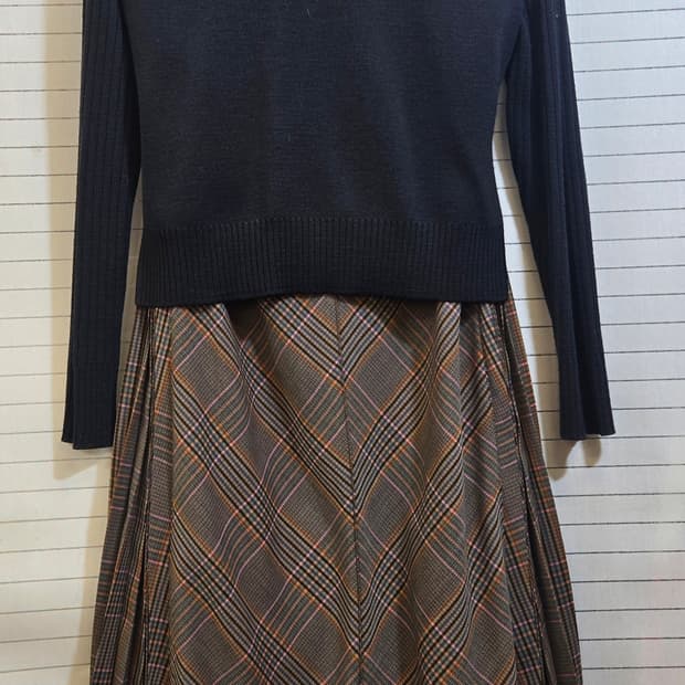 KUHO 체크 플리츠 니트 원피스