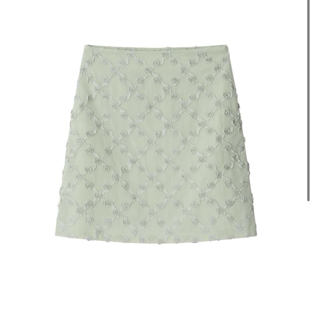 아모르샤이 플로럴 미디스커트 민트 구해요