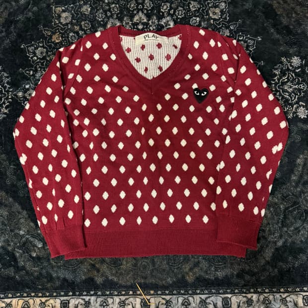 꼼데가르송 도트 브이넥 니트