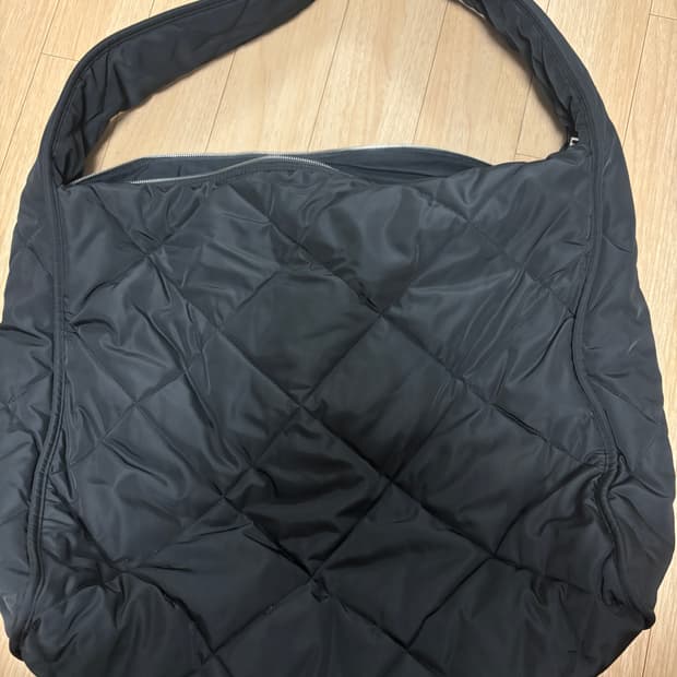 코스 다이아몬드 퀼티드 오버사이즈 숄더백 퀼팅백