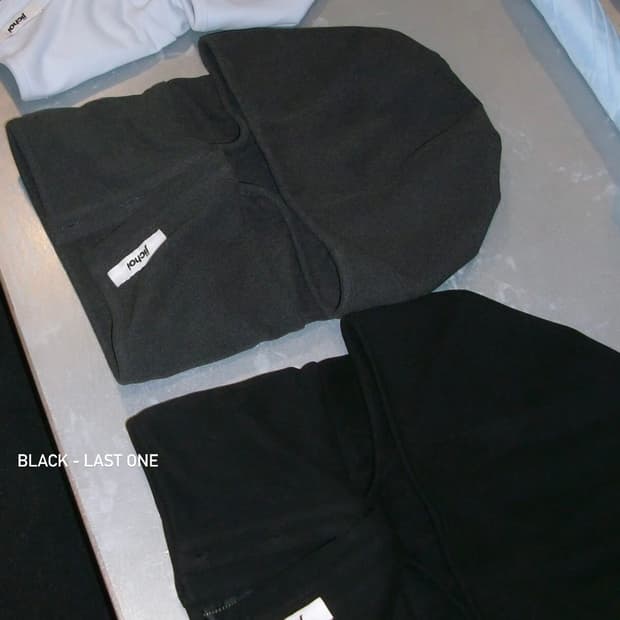 지초이 25aw 바라클라바 차콜 새상품 원가양도