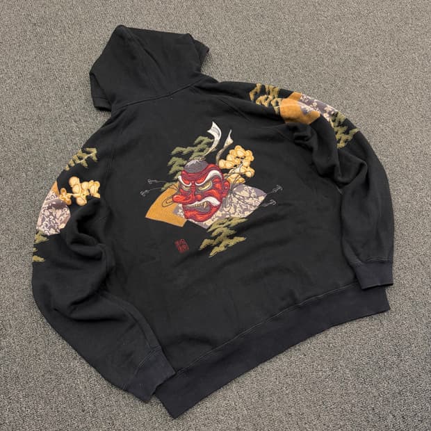 L) 카라쿠리 타마시 빈티지 텐구 자수 후드집업