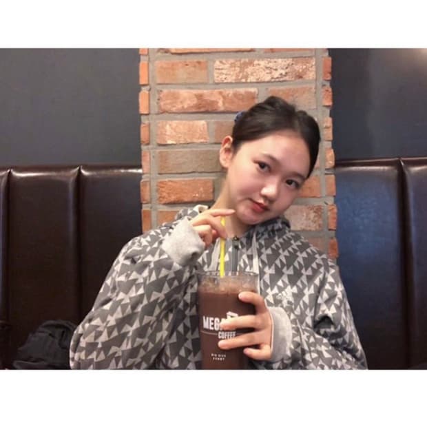 수줍게 모은 손 8 🎻