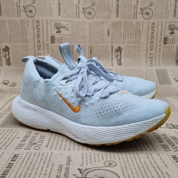 나이키 리액트 이스케이프런 런닝화235