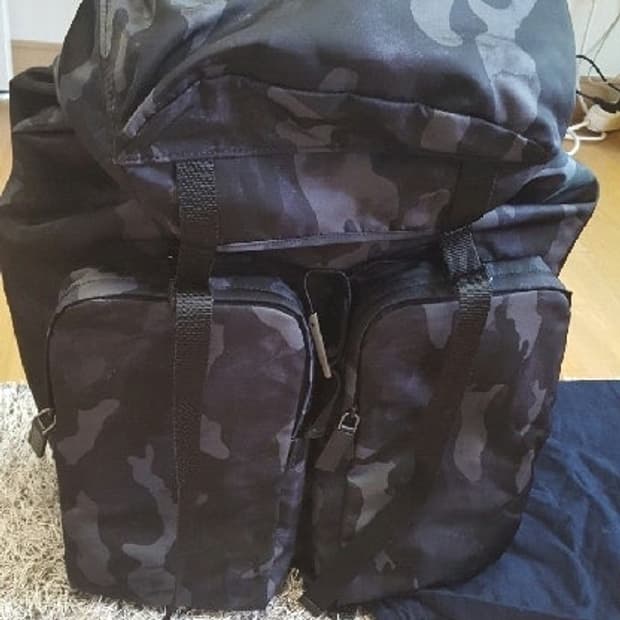 프라다 카모플라쥬 백팩 (정품)