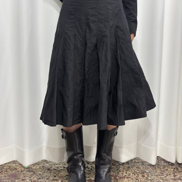 nero shiny midi pleats skirt
