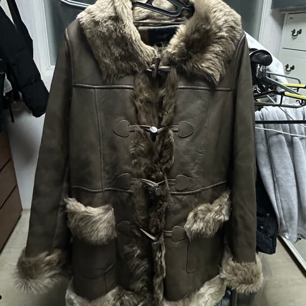 브라운 가죽 무스탕