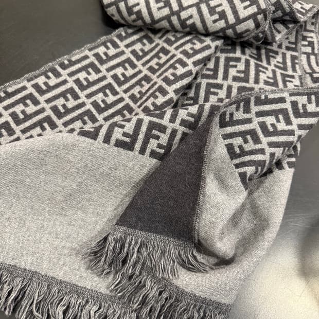 펜디 주카 머플러