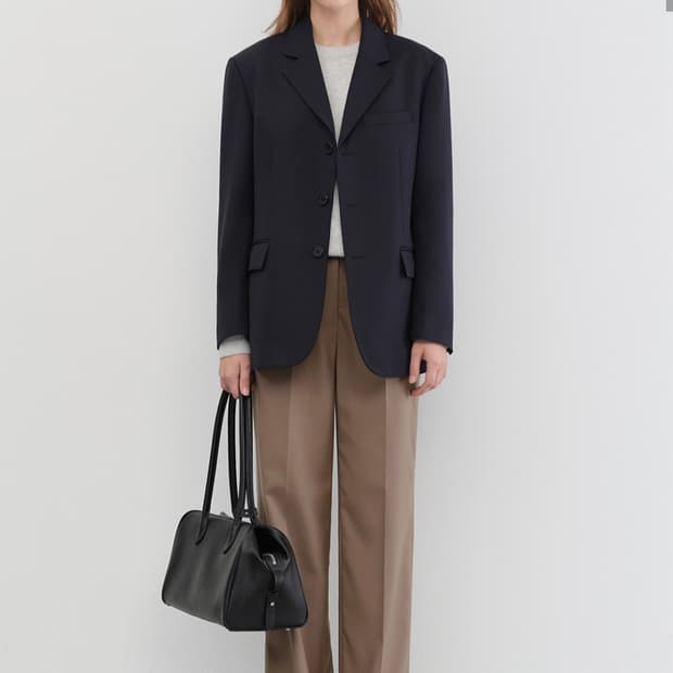 던스트 UNISEX CLASSIC 3 BUTTON 
WOOL BLAZER